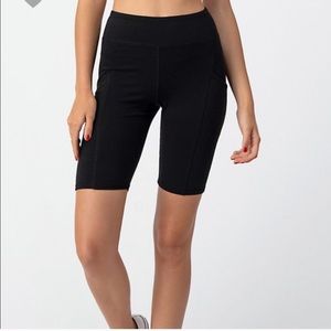 BACK IN STOCK Black biker shorts with pockets